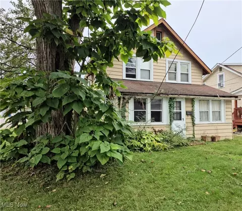 844 Peach Blvd, Willoughby, OH 44094