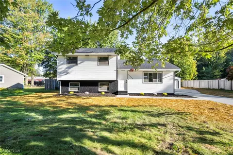 34450 Lewis St, North Ridgeville, OH 44039
