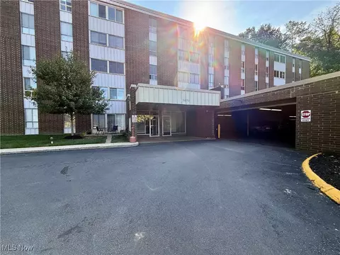 3070 Kent Rd #502, Stow, OH 44224