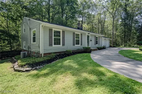 3809 Wiltshire Rd, Moreland Hills, OH 44022