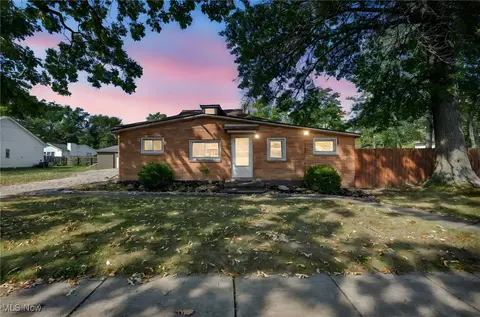 808 Robinwood Ave, Sheffield Lake, OH 44054