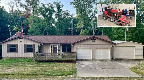 9366 Briar Rd, Magnolia, OH 44643