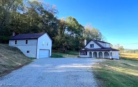 1824 Oldtown Valley Rd SE, New Philadelphia, OH 44663