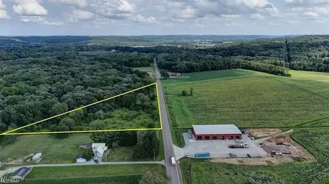 State Route 250 Nw, Beach City, OH 44608