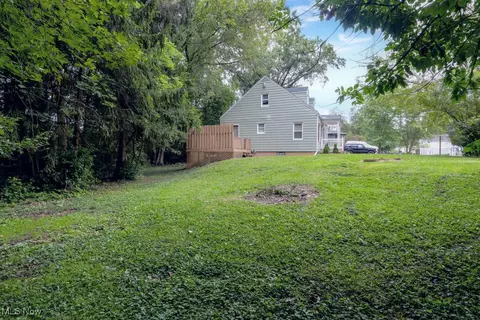 261 Oakwood St, Elyria, OH 44035 photo 29