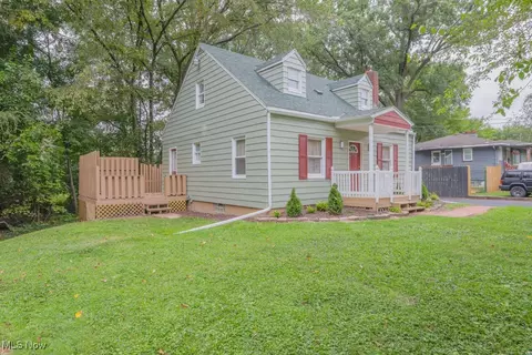 261 Oakwood St, Elyria, OH 44035 photo 3