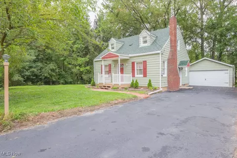261 Oakwood St, Elyria, OH 44035