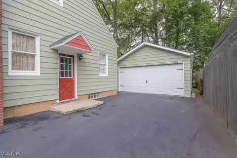 261 Oakwood St, Elyria, OH 44035 photo 9