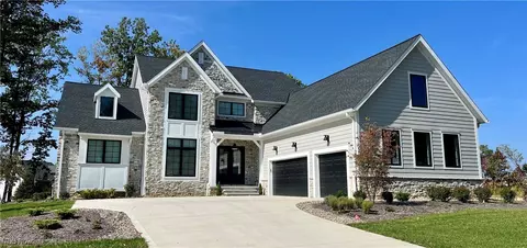 825 Club Dr W, Aurora, OH 44202