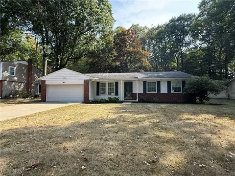 213 Green Hill Dr, Tallmadge, OH 44278