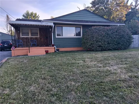 2879 Linda Dr NW, Warren, OH 44485