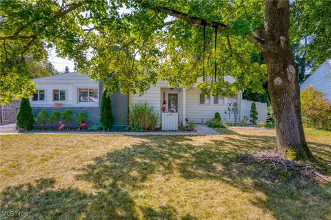 2514 Carson Rd, Fairlawn, OH 44333 photo 2