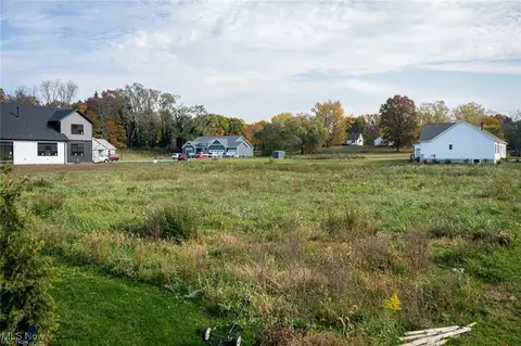 747 Grandview Cir, Hartville, OH 44632