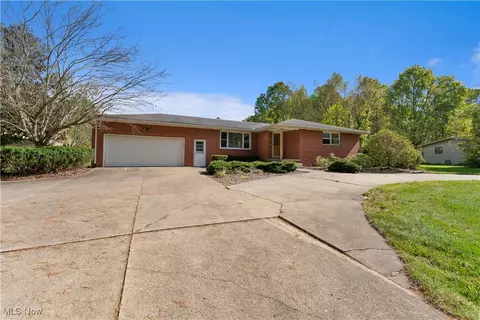 2425 Pleasant Valley Rd, Niles, OH 44446