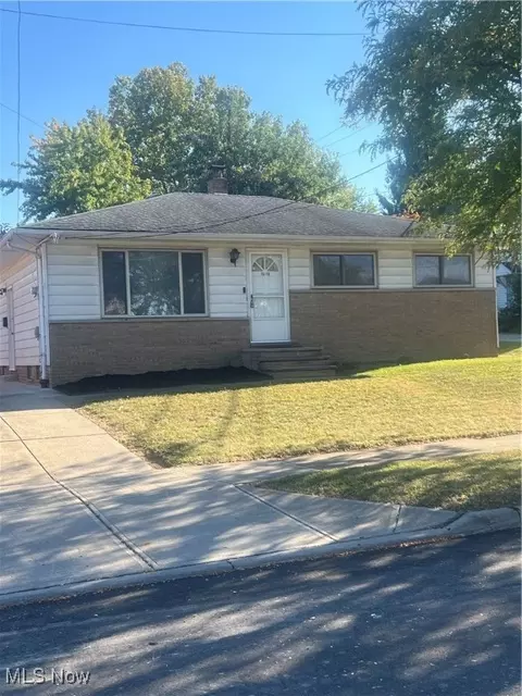 16116 Rockside Rd, Maple Heights, OH 44137