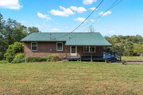 1175 Collins Rd, Little Hocking, OH 45742
