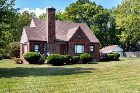 2792 S Canfield Niles Rd, Austintown, OH 44515