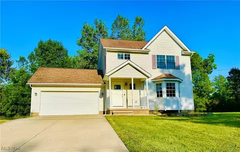 16755 Bedford St, Chagrin Falls, OH 44023