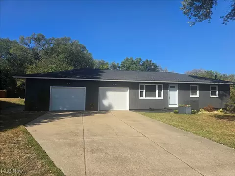 2438 Sarah Dr, Akron, OH 44312
