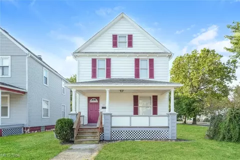 680 W Paige Ave, Barberton, OH 44203