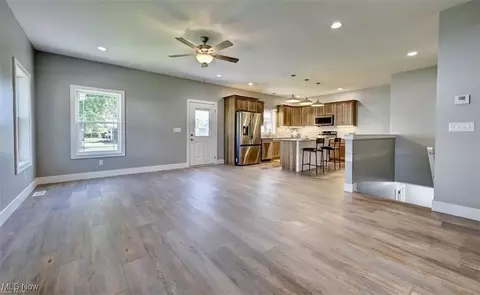 329 Lloyd St, Dover, OH 44622 photo 3