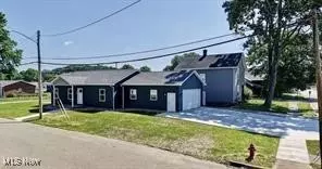 329 Lloyd St, Dover, OH 44622 photo 2