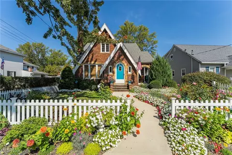 5572 South St, Vermilion, OH 44089