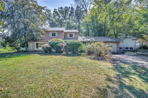 24720 Dundee Dr, Richmond Heights, OH 44143
