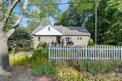 1599 Riverside Dr, Akron, OH 44310