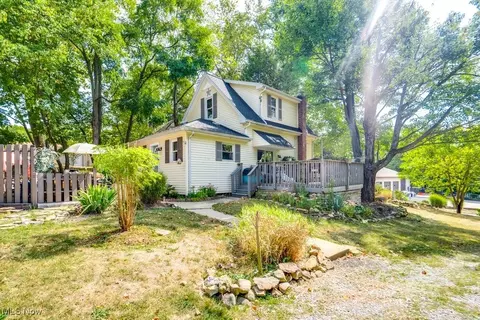 51 Portage Lakes Dr, Akron, OH 44319