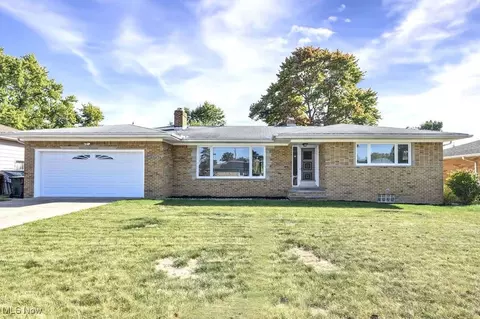 8305 Banner Ln, Parma, OH 44129