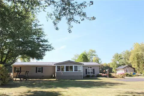 1711 Waterford Rd, East Palestine, OH 44413