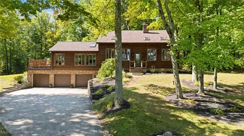 9600 Fox Wood Dr, Chardon, OH 44024