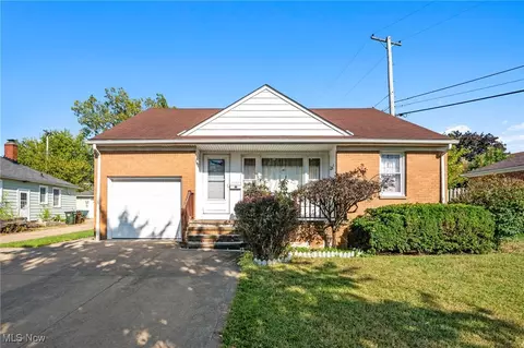 6485 Buckingham Dr, Parma, OH 44129