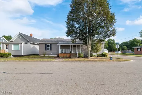 383 2nd St SE, Brewster, OH 44613