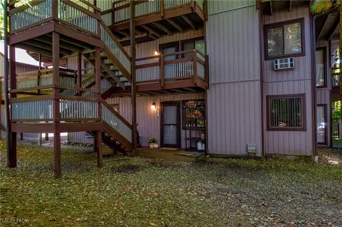 2195 Pinebrook Trl, Cuyahoga Falls, OH 44223