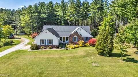 7646 Dewey Rd, Thompson, OH 44086