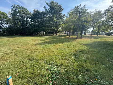 E Ray-36d Drive, Zanesville, OH 43701