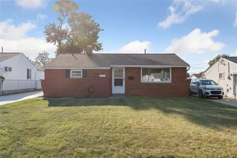 6470 Sandfield Dr, Brook Park, OH 44142
