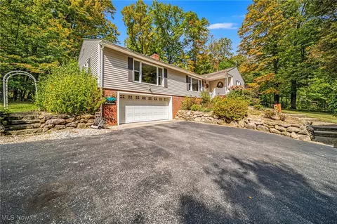 11430 Parkside Rd, Chardon, OH 44024 photo 2
