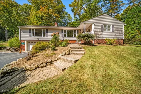 11430 Parkside Rd, Chardon, OH 44024