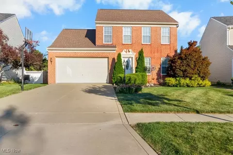 132 Stonefield Dr, Berea, OH 44017