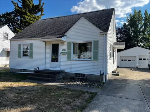 3756 Curtis St, Mogadore, OH 44260