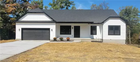 44 S River Rd, Munroe Falls, OH 44262