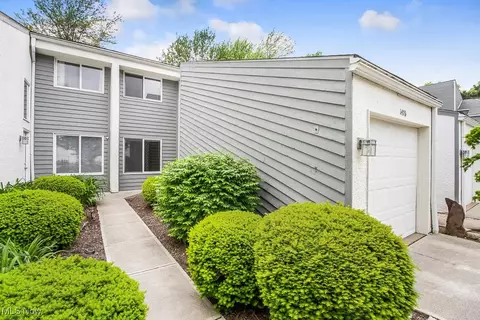 1476 Bobby Ln #7, Westlake, OH 44145