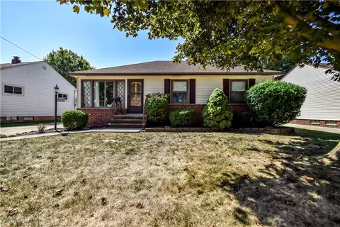 726 Glenhurst Rd, Willowick, OH 44095