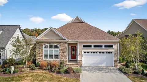 7350 Edwards Lndg, Chagrin Falls, OH 44023