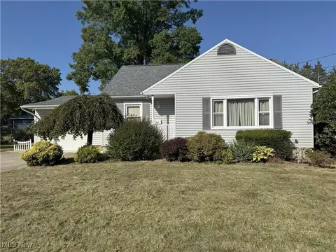 202 37th St SW, Barberton, OH 44203