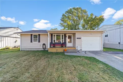 7045 Freeland Dr, Elyria, OH 44035