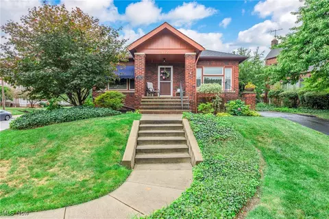 1495 Lewis Dr, Lakewood, OH 44107